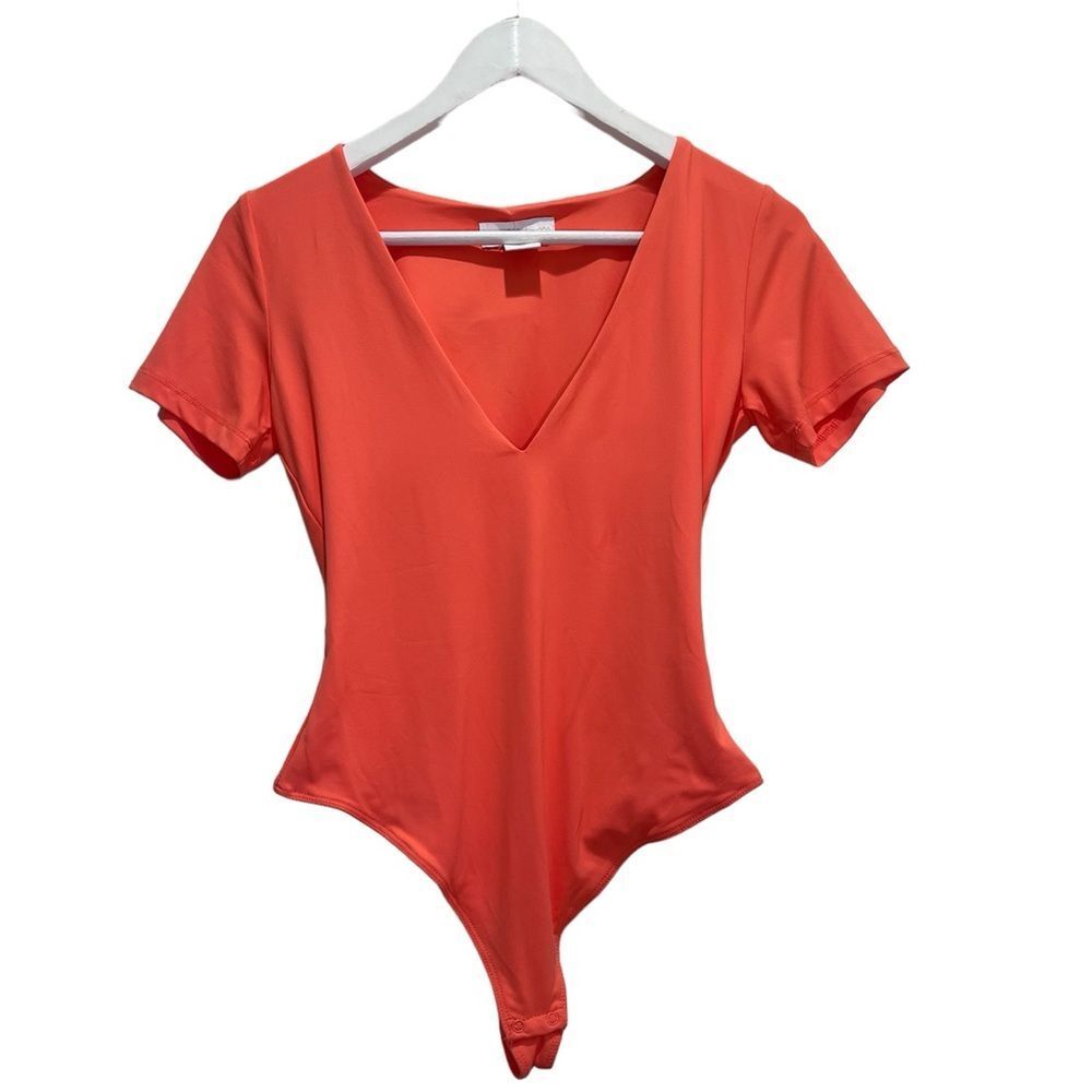 Revolve House Of Harlowe 1960 Orange Coral V Neck Plunge Short Sleeve Bodysuit - Picture 5 of 9